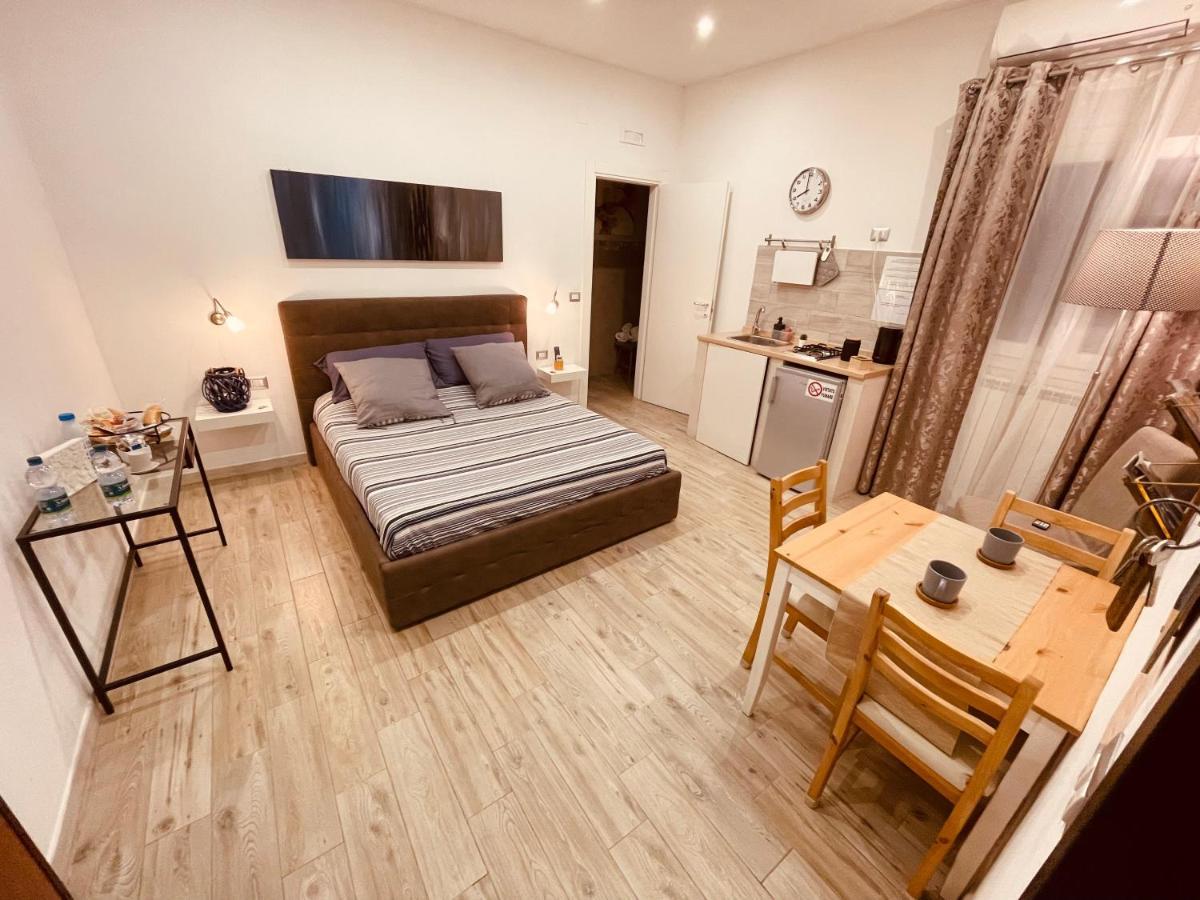La Piazzetta Bed & Breakfast Brindisi Bagian luar foto