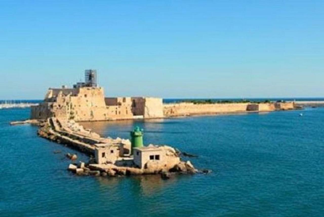 La Piazzetta Bed & Breakfast Brindisi Bagian luar foto