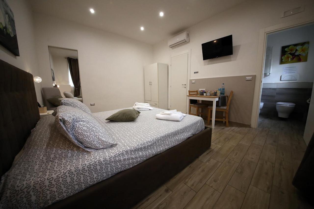 La Piazzetta Bed & Breakfast Brindisi Bagian luar foto
